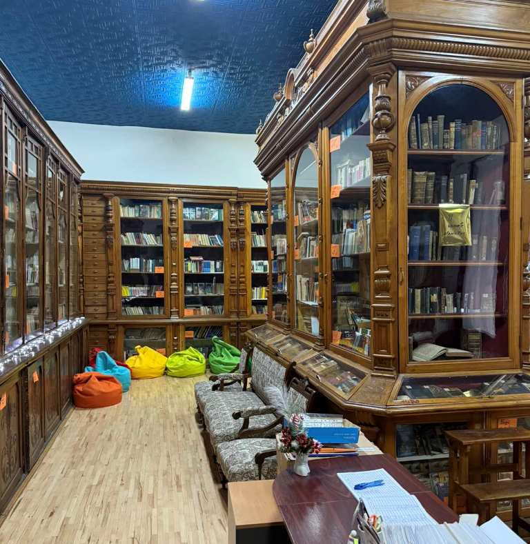 Бібліотека Національного коледжу Банату (м. Тімішоара)